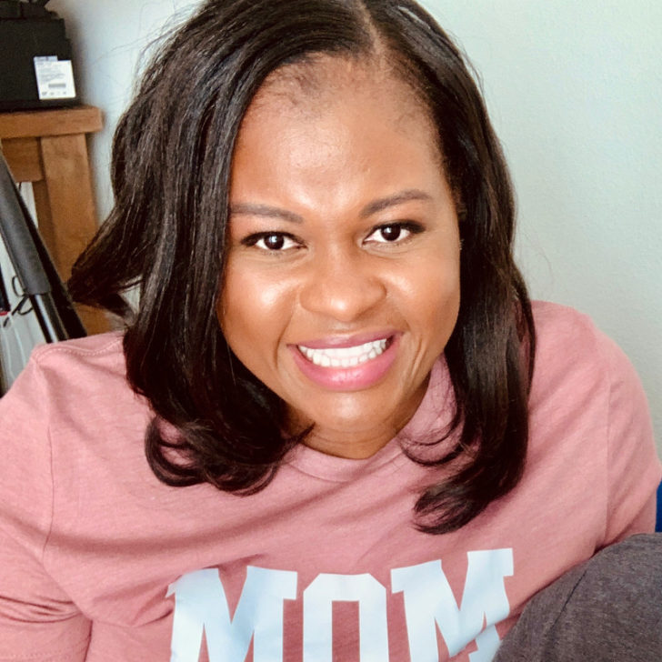 a photo of Davinah, the recipe developer behind Great Chicken Recipes. She is a Black woman wearing a pink shirt that says Mom.